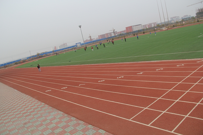 北京交通大學(xué)黃驊分校4*4<a href=http://m.anhaohn.com target=_blank class=infotextkey>塑膠跑道</a>工程實例