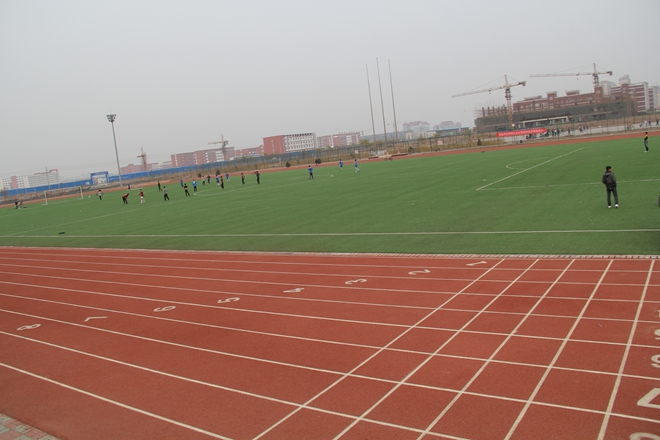 北京交通大學(xué)黃驊分校4*4<a href=http://m.anhaohn.com target=_blank class=infotextkey>塑膠跑道</a>工程實例