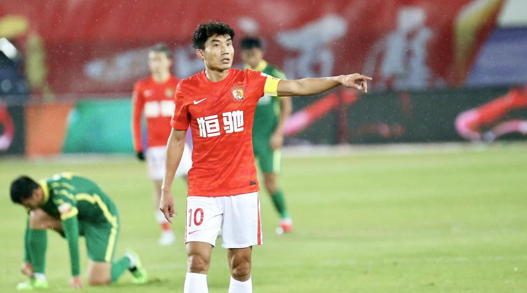 【中超】主教練鄭智首發(fā)并助攻，廣州隊小勝北京隊穩(wěn)守第二