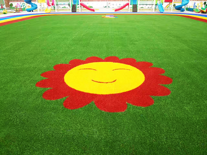 幼兒足球場(chǎng)人工草坪運(yùn)動(dòng)系統(tǒng)-草絲選用C型單絲，柔軟舒適，挺直度佳,安全環(huán)保的PU背膠(圖文)