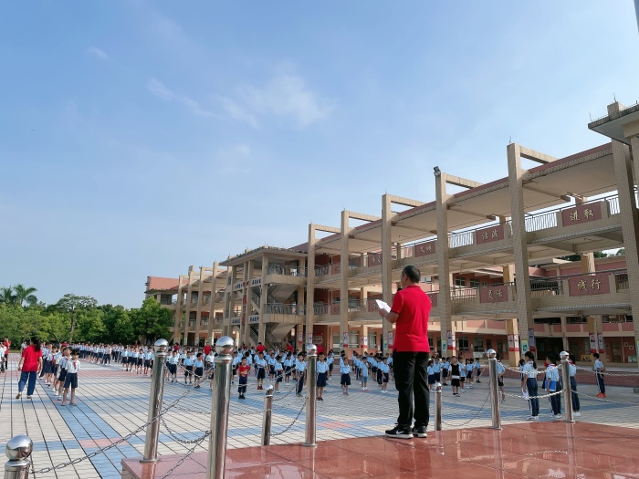 濃濃尊師意，殷殷師生情