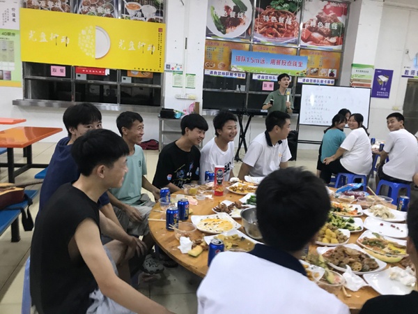 師生同歡，共賀中秋