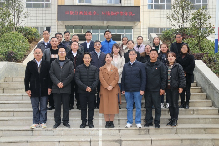 山水相連情誼深，東西協(xié)作共發(fā)展