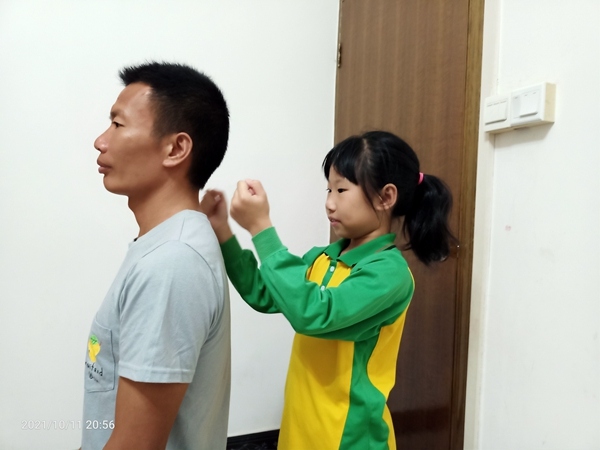 重陽雨意猶許重，感恩敬老情更濃