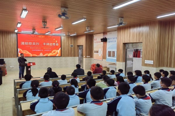 清明祭英烈，豐碑勵(lì)青春