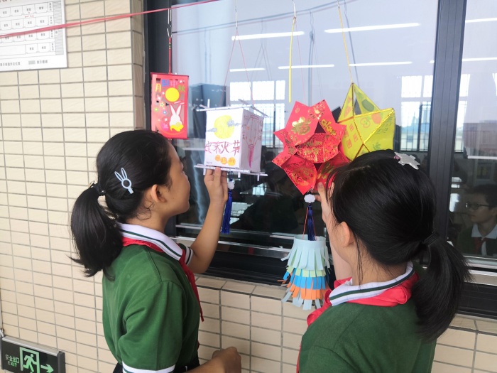 多彩燈籠賀中秋，濃情美景滿校園