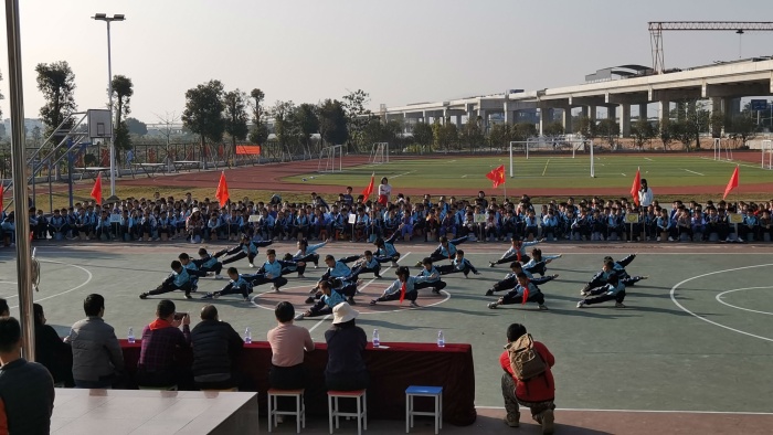 展少年風(fēng)采 鑄強(qiáng)健體魄