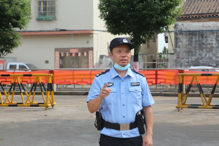 榮興派出所“送教上門”，求實學(xué)校開展“反恐防暴”應(yīng)急演練