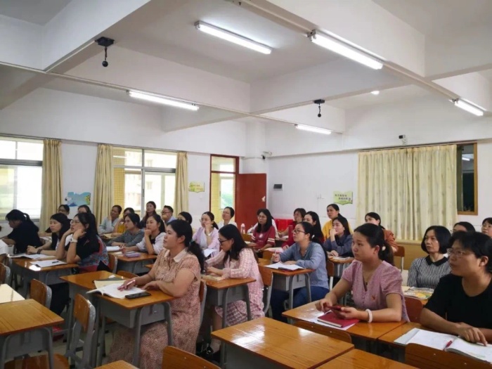 信息技術(shù)助教學(xué)，全體研課促提升