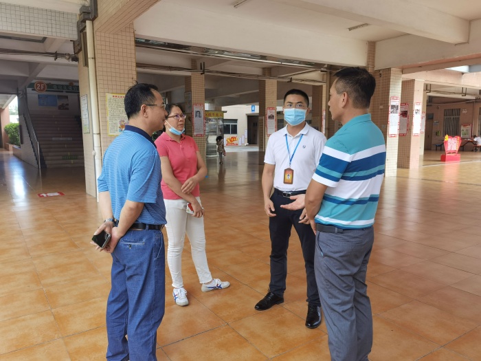 領(lǐng)導(dǎo)到校指導(dǎo).jpg