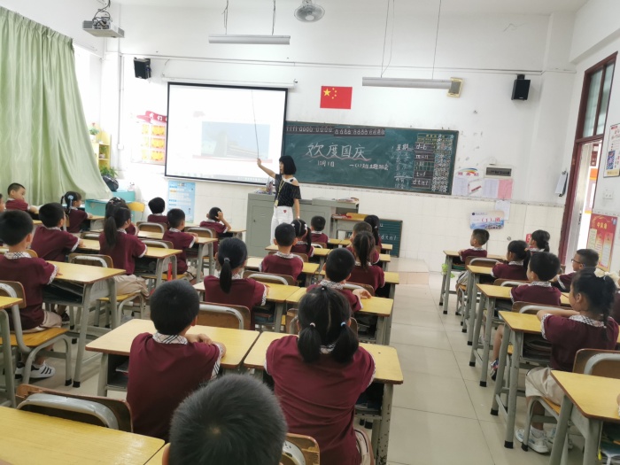 一年級學(xué)生進(jìn)行國慶主題教育2.jpg