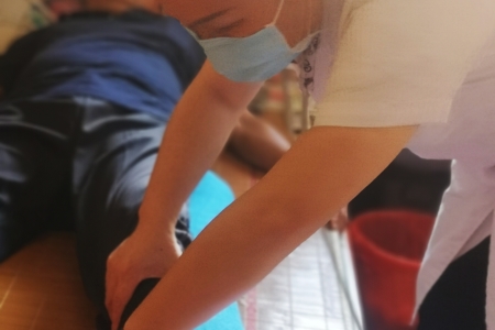 國慶假期，板芙醫(yī)院醫(yī)生志愿者上門送診療