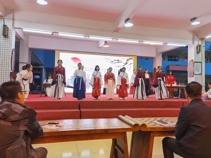 誦優(yōu)秀傳統(tǒng)之經(jīng)典，承民族文化之魂魄