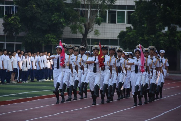 增強(qiáng)愛國情感，擔(dān)當(dāng)振興祖國責(zé)任