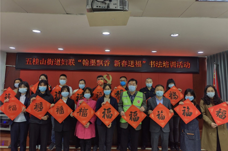 五桂山街道開展“新春送?！迸男袆? width=