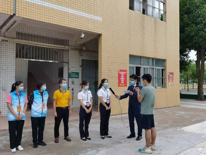 橫欄鎮(zhèn)“全民投票查餐廳”網(wǎng)絡(luò)直播來到橫欄中學