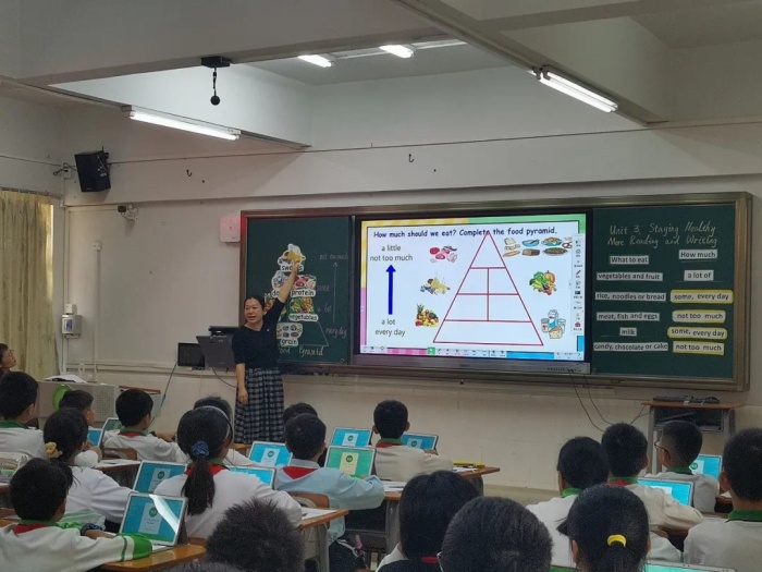 信息技術(shù)助課堂，專家引領(lǐng)促提升