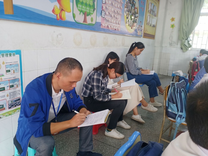 甘老師 幫扶團(tuán)隊(duì)聽(tīng)課.jpg