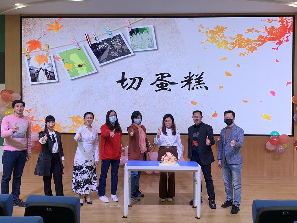 1673155794074067393.jpg 切蛋糕 修.jpg