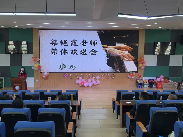 1673155650558079923.jpg 主持人 修.jpg