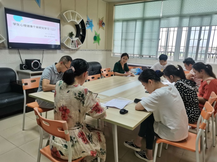 2021年新圩小學(xué)組織心理課題組老師參加第一次個(gè)案研討學(xué)習(xí)6.jpg
