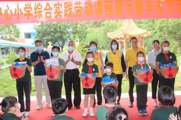 20220428神灣中心小學(xué)綜合實踐勞動課程展示暨豐收節(jié)專題活動照片 (10).jpg