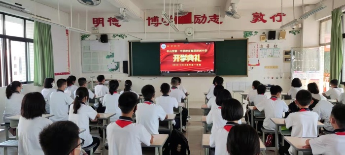 6 教室學(xué)生2.jpg