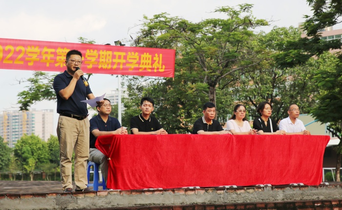 初中李文校長 (11).jpg