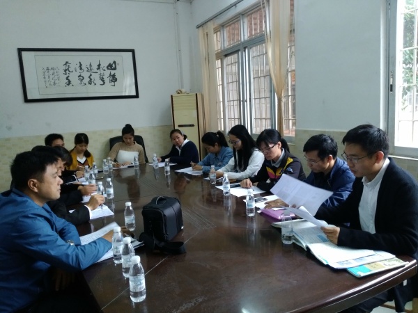 數(shù)學(xué)組老師交流