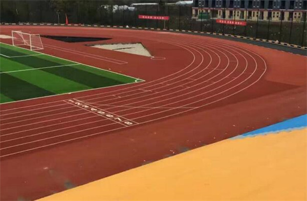 環(huán)保透氣型<a href=http://m.anhaohn.com target=_blank class=infotextkey>塑膠跑道</a>