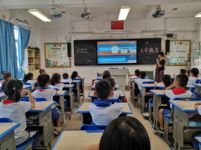 開發(fā)區(qū)第二小學開展生命教育主題會