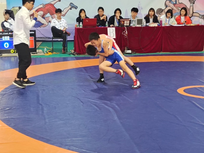 開(kāi)發(fā)區(qū)第二小學(xué)獲市摔跤比賽第三名