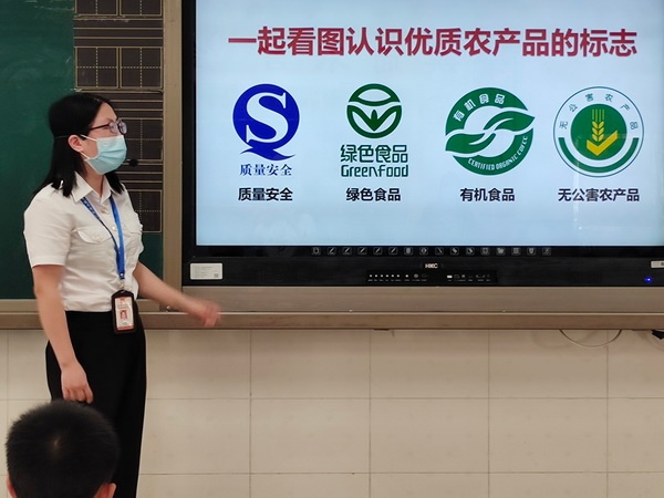 香暉園小學(xué)開展食品安全進(jìn)校園宣傳教育活動(dòng)