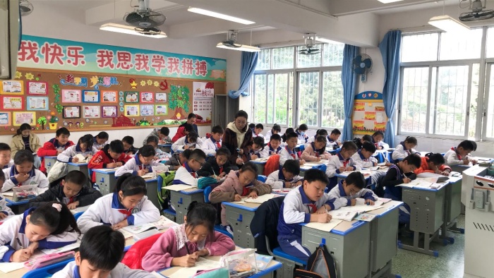 開發(fā)區(qū)教育指導中心對第二小學進行教學常規(guī)督導