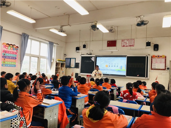 以督導促規(guī)范，以規(guī)范促提升：開發(fā)區(qū)中心小學迎接區(qū)教育事務指導中心教學常規(guī)專項督導