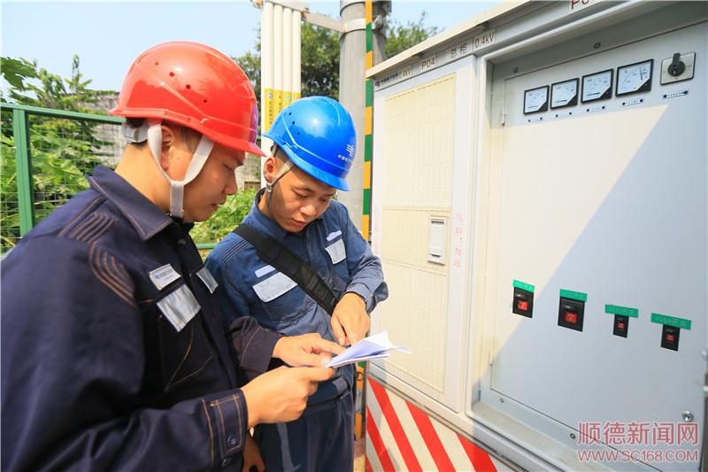 國慶長假我在崗丨電力維修工人:使命在肩保供電 萬家燈火我守護