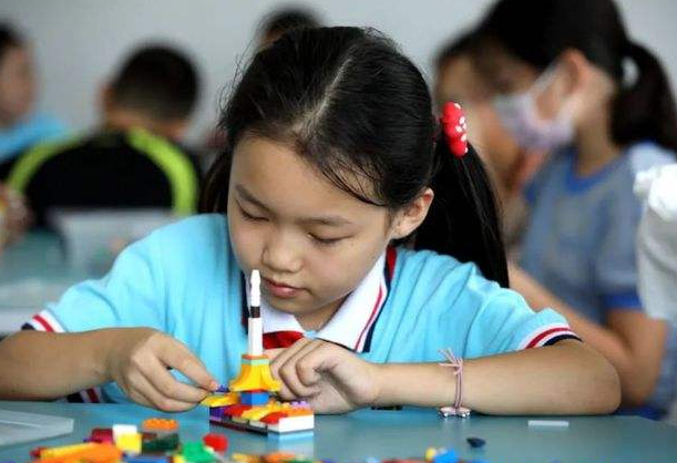 教育部下發(fā)新消息，2022年秋季將全面實(shí)施，家長(zhǎng)的壓力終于減輕了