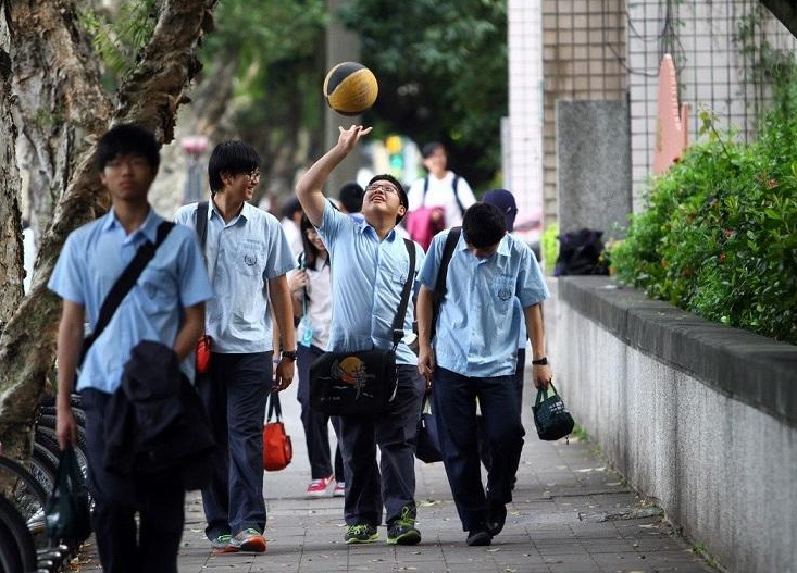 “周中班”遇到寒冬，10月1后或?qū)⒈蝗∠糠值貐^(qū)已下發(fā)通知