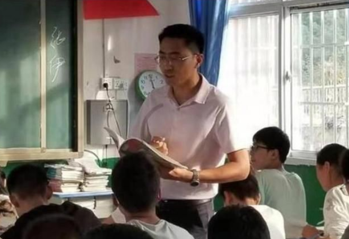 江西70多名教師集體辭職，背后的原因骨感且現(xiàn)實(shí)，鐵飯碗不香了