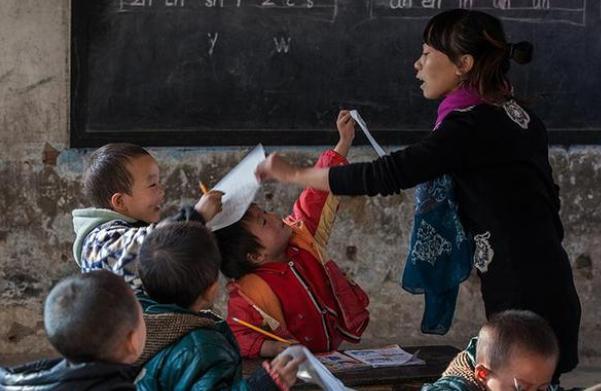 “求你放過孩子們吧！”山村教師苦苦哀求城里大學(xué)生別再來支教了