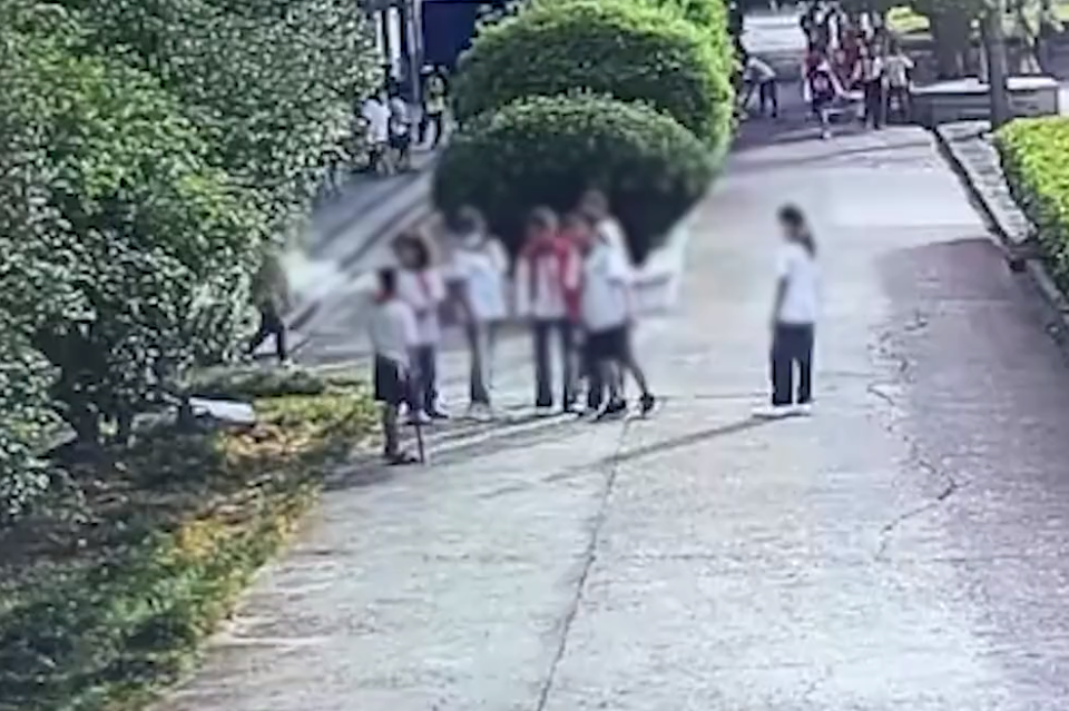 福建兩小學生起沖突，一人被打傷住進ICU，相關部門已介入處理