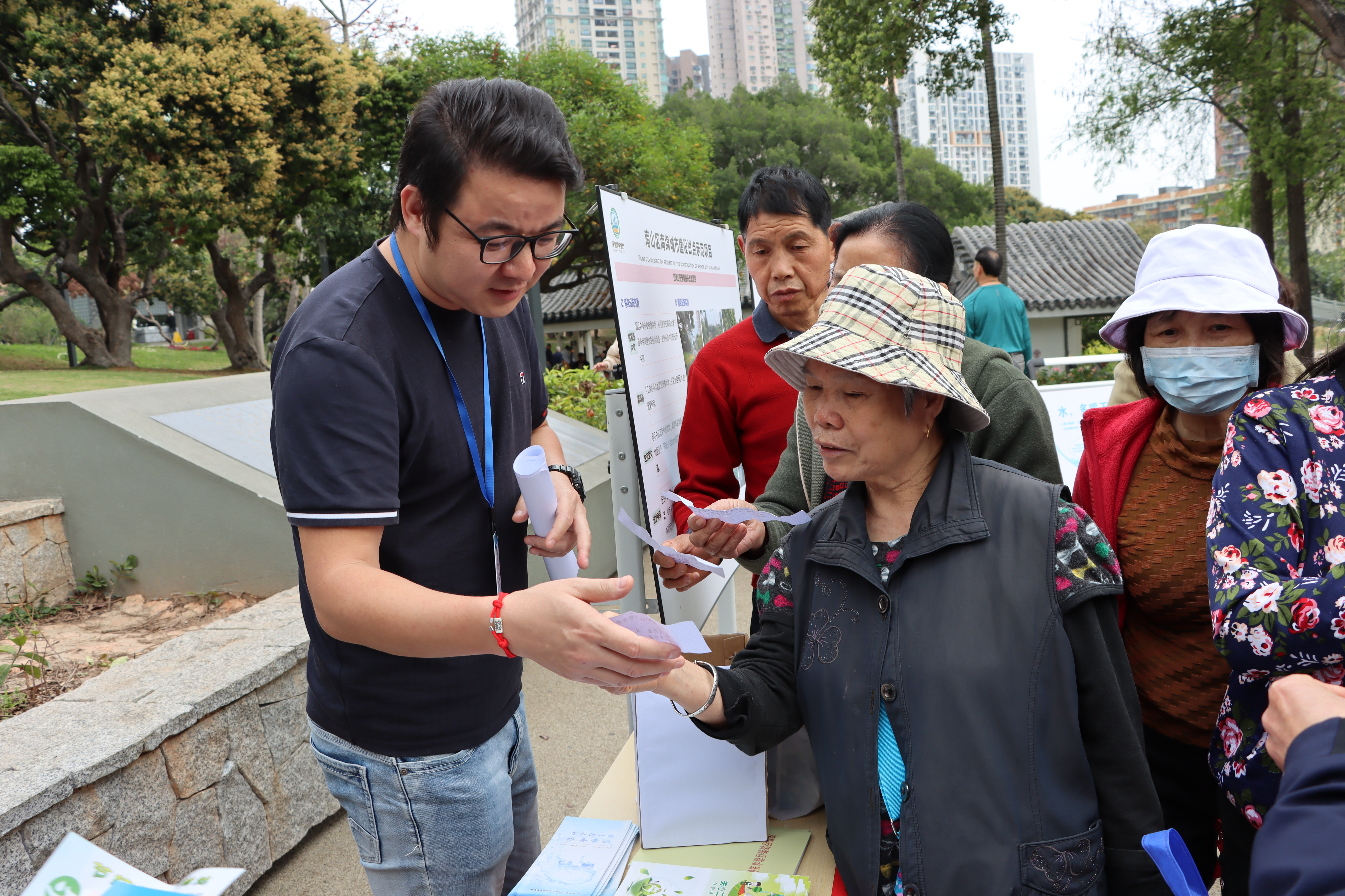 宣傳現(xiàn)場 (2).JPG