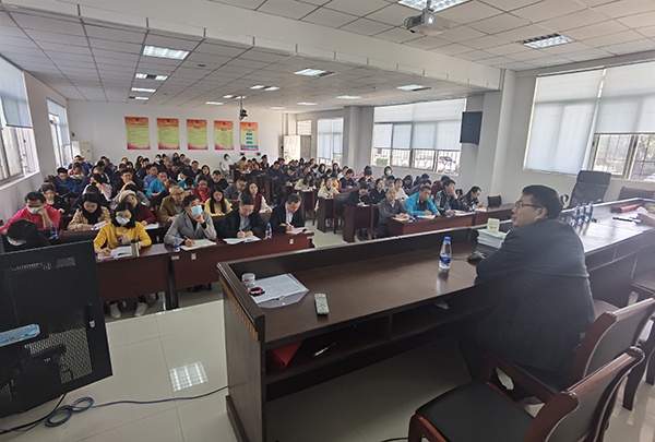 聽同輩專家良言 尋專業(yè)成長之路