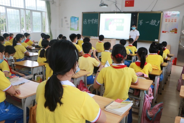 少年歸來(lái)，英雄開講