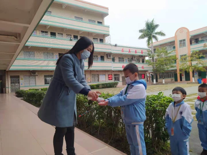 神灣神舟學校2020年秋季學期開學防控應急演練 (8).jpg