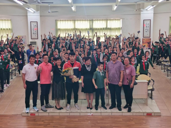 20201030全國舉重冠軍李偉華回母校照片 (13).jpg