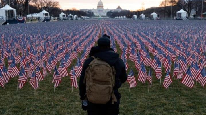 每500人就有一人因新冠死亡，美國(guó)深陷疫情，竟沒有官員被問責(zé)