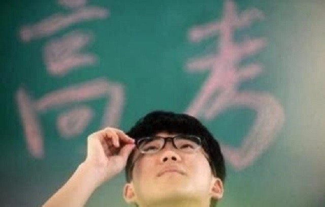 少年盜走高考試卷，國(guó)家立即更換超難備用卷，入獄的他仍考了一本