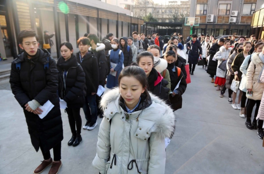 網(wǎng)友為藝考生打抱不平：藝考生不是走捷徑，背后的辛苦無人知曉