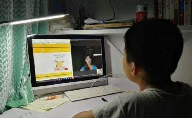 “一字馬”女孩高考成績(jī)出爐，開(kāi)心表示終于有學(xué)上，卻被網(wǎng)友嫌棄